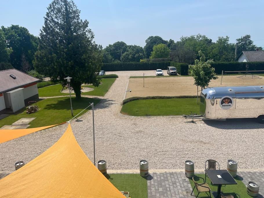 Balatonvilágos Hedon Brewery Apartments - 200 Meter To The Beach מראה חיצוני תמונה