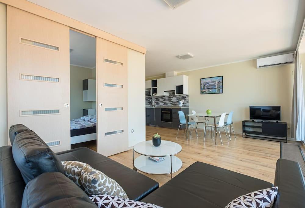 Balatonvilágos Hedon Brewery Apartments - 200 Meter To The Beach מראה חיצוני תמונה